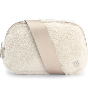 Lulu lemon everywhere belt bag